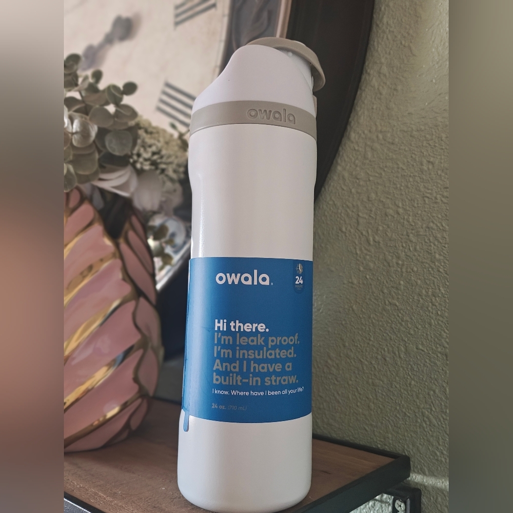 Owala 24ozWhite and Gray Insulated Water Bottle
